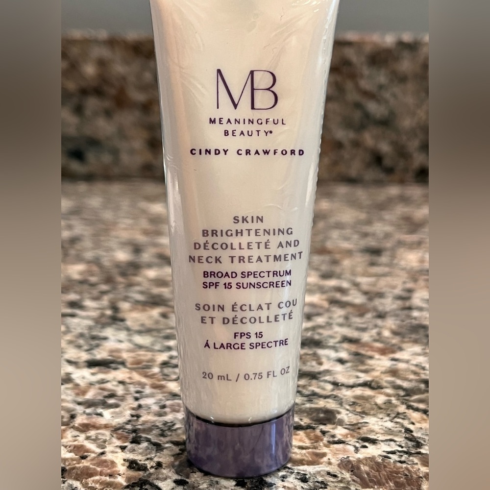 Meaningful beauty by Cindy Crawford, skin, brightening, skin, and neck treatment